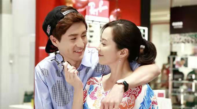 公益|于明加称演了三回姐弟恋，只有一回成功了，娱乐圈的姐弟恋幸福吗