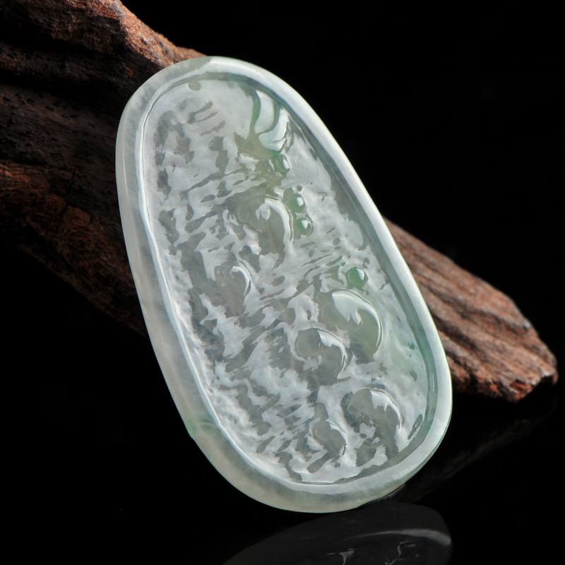 哈轩翡翠|苏州博物馆的“网红”翡翠手镯，跨越400年的美凝固于此刻