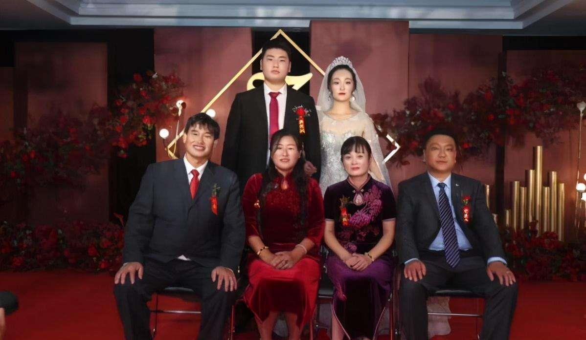 陈亚男|村里租房拍朱家，一条视频赚3000，陈亚男离婚，扎堆网红难辞其咎