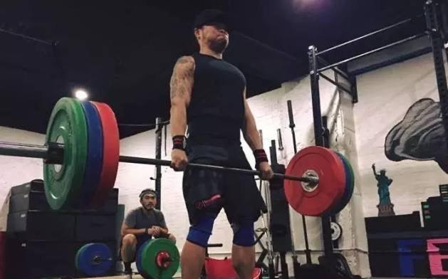 肌肉男|40岁李玖哲狂减40斤，小胖逆袭肌肉男，网友：歌都不唱了去减肥？