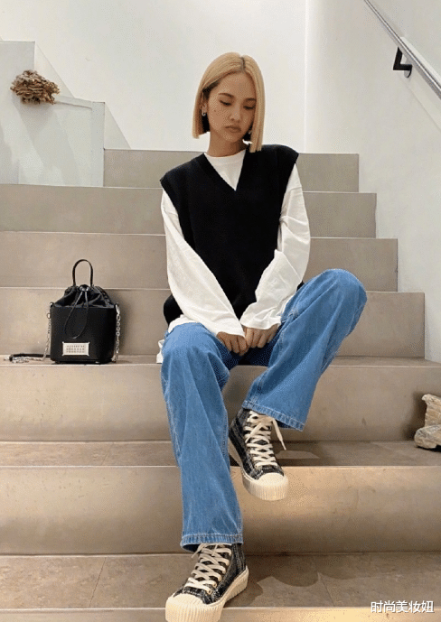时尚美妆妞|杨丞琳结婚后真敢穿,牛仔外套配露腰背心,这身材阿姨辈里少见