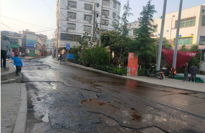 星耀见闻 卢氏县公路局:修路解民忧 点赞送锦旗
