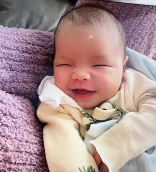 好家伙|兜儿晒女儿正面照，网友直呼“好家伙”，至少能省几十万