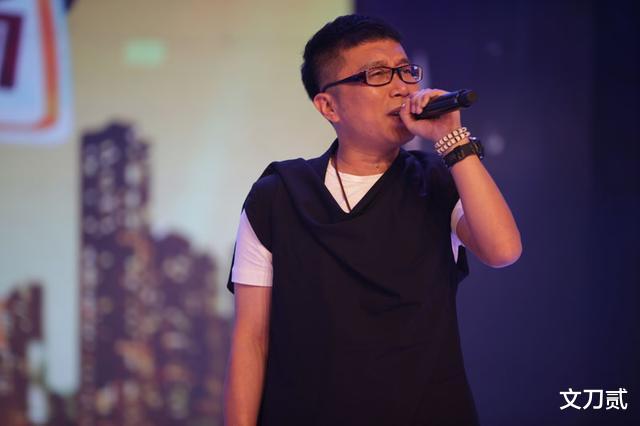 庞龙|庞龙当老师，王蓉被曝精神问题，一首歌赚2.4亿，神曲歌手怎样了