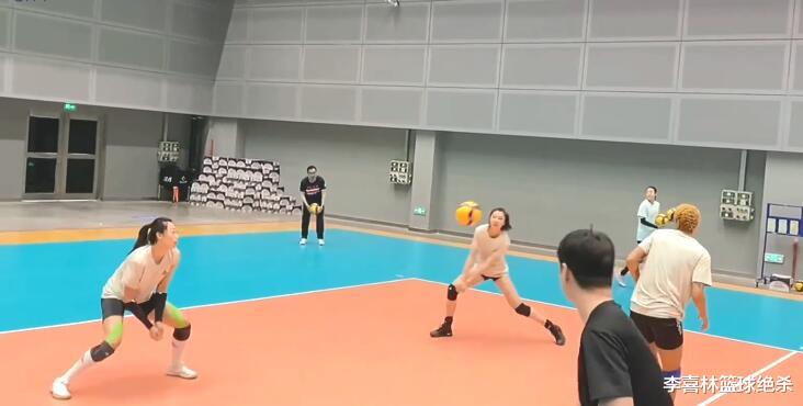 朱婷|袁心玥回归训练曝光！完美豪阵冲三连冠，网友：明年带回朱婷？