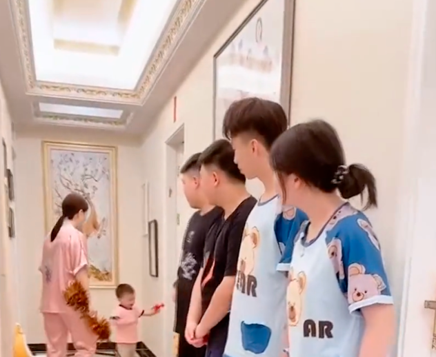 萱爸育儿经|广东36岁宝妈超能生,育有5男2女7个娃,老大读高中老小上早教