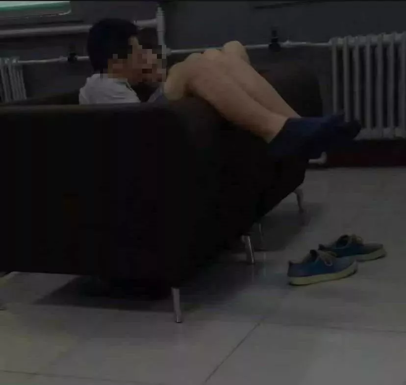 开1小时钟点房的大学情侣