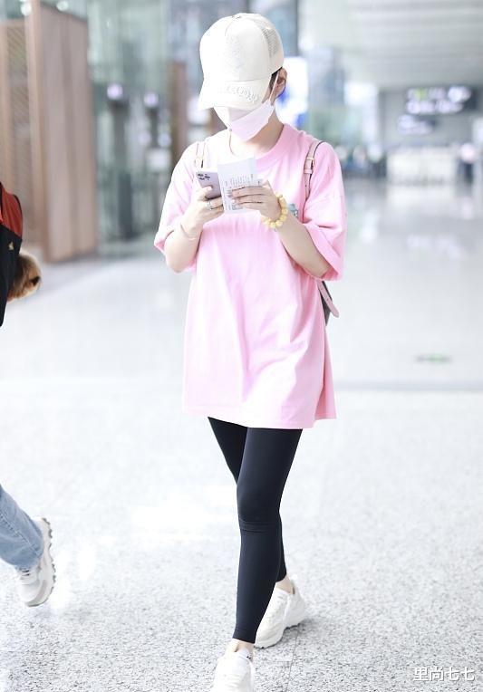 潘晓婷|九球天后潘晓婷终于高调，穿健美裤在机场秀身材，拎2万5包超阔气