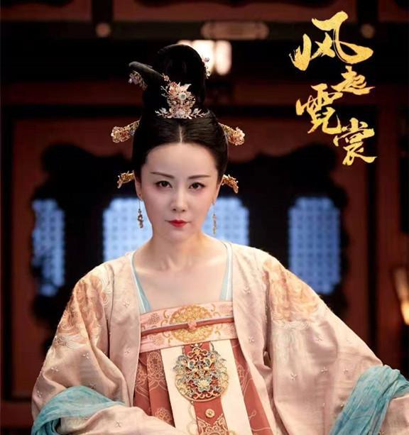 李纯|轩辕青锋母女看成了“姐妹”，是女儿太老气，还是娘太年轻