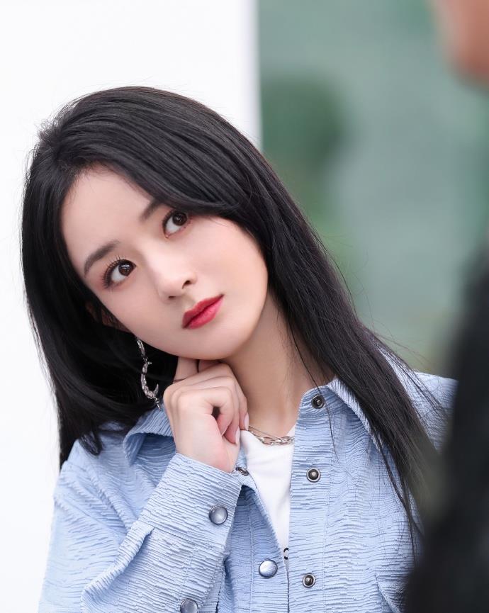 谁是凶手|赵丽颖新戏《谁是凶手》被曝“砸钱”买评价,就怕人气输给冯绍峰