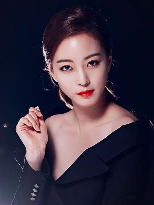 韩艺瑟|“财阀千金”韩艺瑟：无谓男友曾是“牛郎”，开直播怒斥爆料者