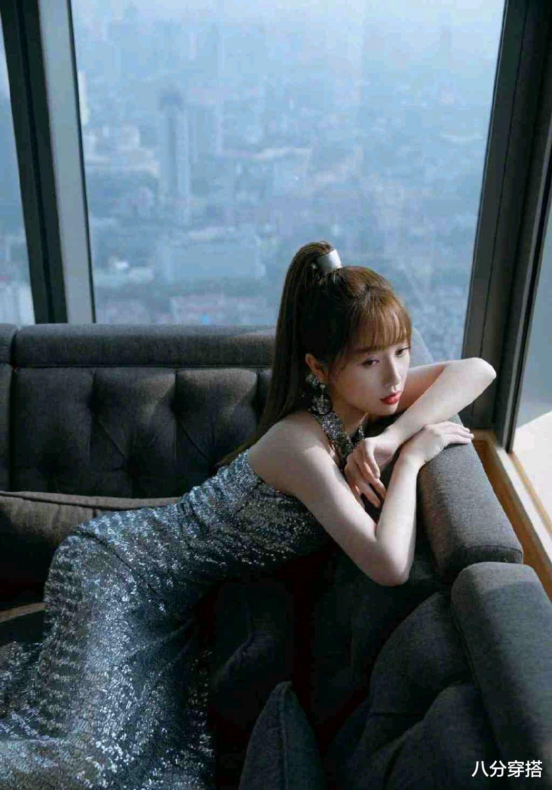 张馨予|虞书欣时尚感爆棚,穿银色亮片连衣裙配高马尾洋气精致,成熟大气