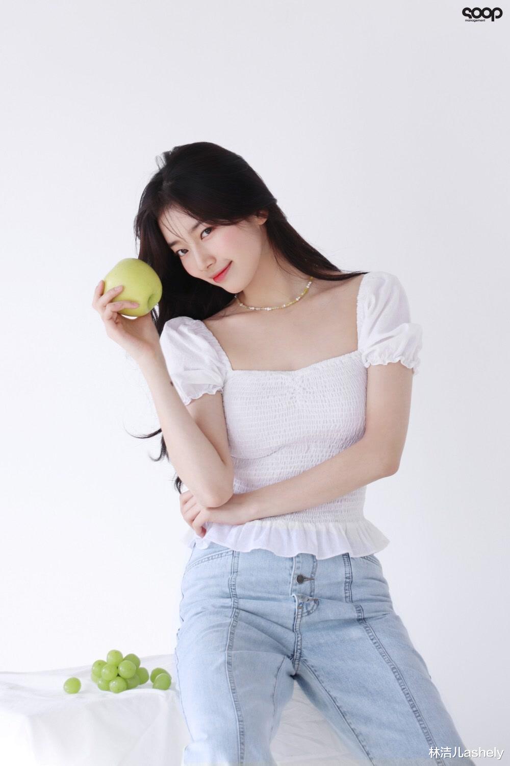 眼线 比起甜美的少女感，还是猫系妆容性感撩人，Jennie辛芷蕾就是典范