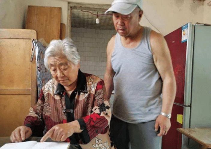 北京市|独生女曹茜：父母花光积蓄送她出国留学，为何她却21年不肯回家