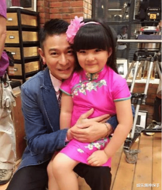 王诗龄|12岁王诗龄颜值高却不爱运动？这两位混血星二代，颜值高且爱运动