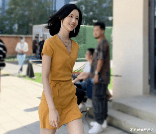 杂志|两大影后同框录制，45岁舒淇生图似少女，61岁惠英红皮肤光滑