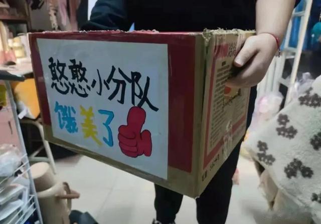 上海市|高校禁止堂食，学生的“饭桶”亮了！网友直呼：可可爱爱