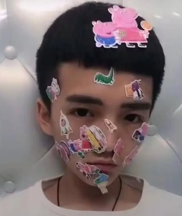 童颜|31岁“童颜爸爸”走红，被网友误认是初中生，父子同框像兄弟