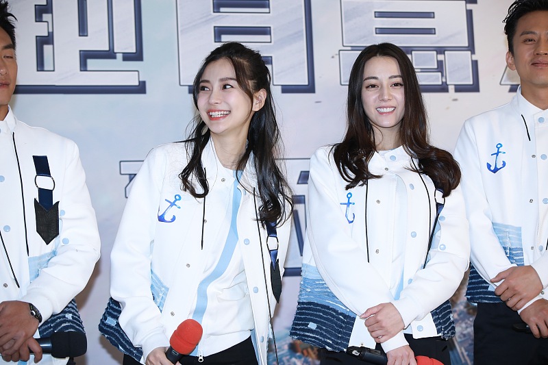 礼服|怪不得女生要化妆，热巴和杨颖的颜色都这么高，却差在了妆容上