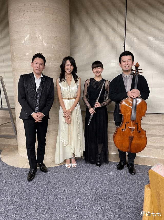 里尚七七|工藤静香母女首次公开同台，心美穿纱裙变胖妹，她唇色乌青脸蜡黄