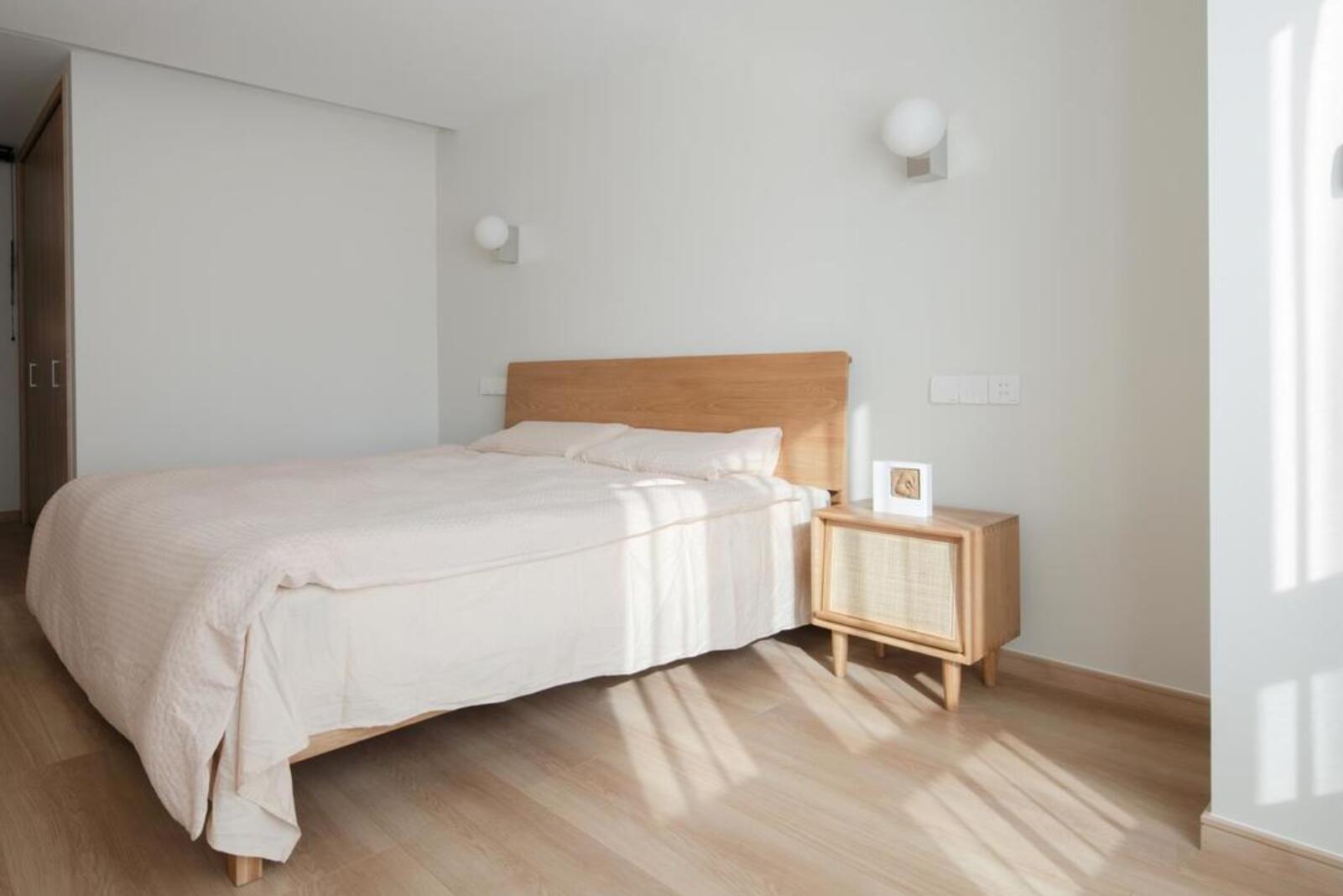 精致的生活，并不需要华丽的空间，看她家简简单单，照样很温馨