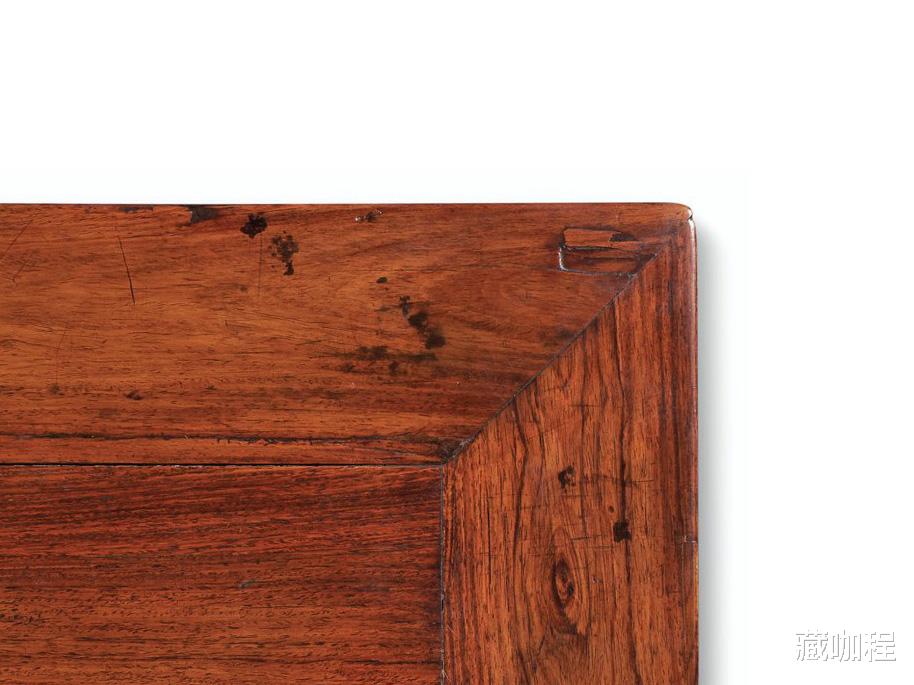 |带雕花的不多，清黄花梨方桌估价五万美元
