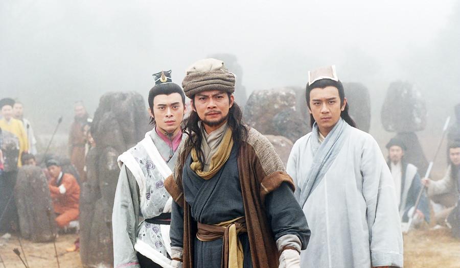 天龙八部|两人同因《天龙八部》走红，今一人仍活跃在娱乐圈，她却无戏可拍