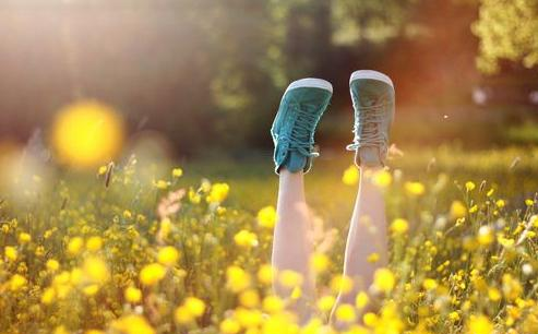 梦缘易八字命理|官透杀藏,婚宫逢冲临驿马,对夫挑剔难如意,注定感情多变婚难顺