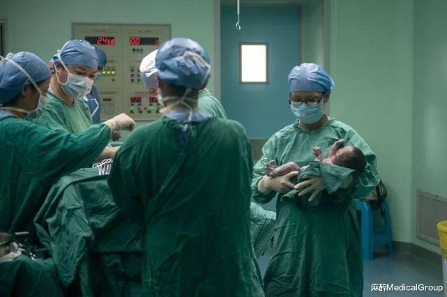 麻醉MedicalGroup|产妇突发羊水栓塞，危急时刻，医生用一根尿管救了她一命