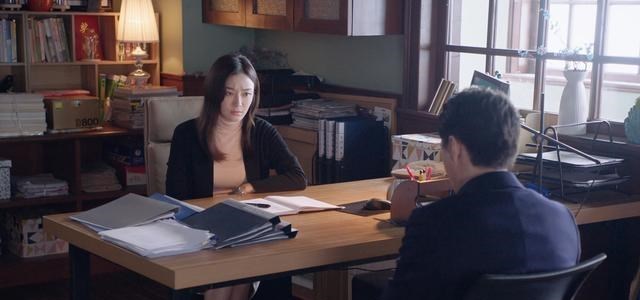 星叨叨 《突围》中的4位妻子，两个合格一个太愚蠢，周洁玲太可怕
