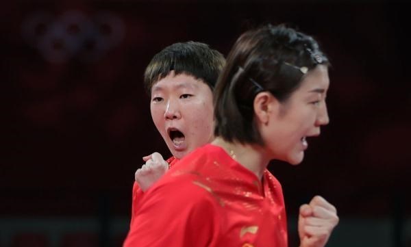 憨爸爸育儿|仔细品！陈梦孙颖莎被问到伊藤美诚，回答时脸上写满了四个字……