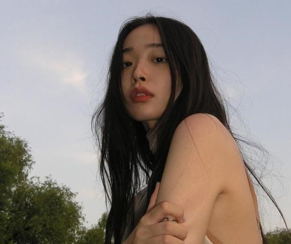 雪莉|雪莉加Jennie的综合体：长得像雪莉，这位韩国女星的女儿引爆热议