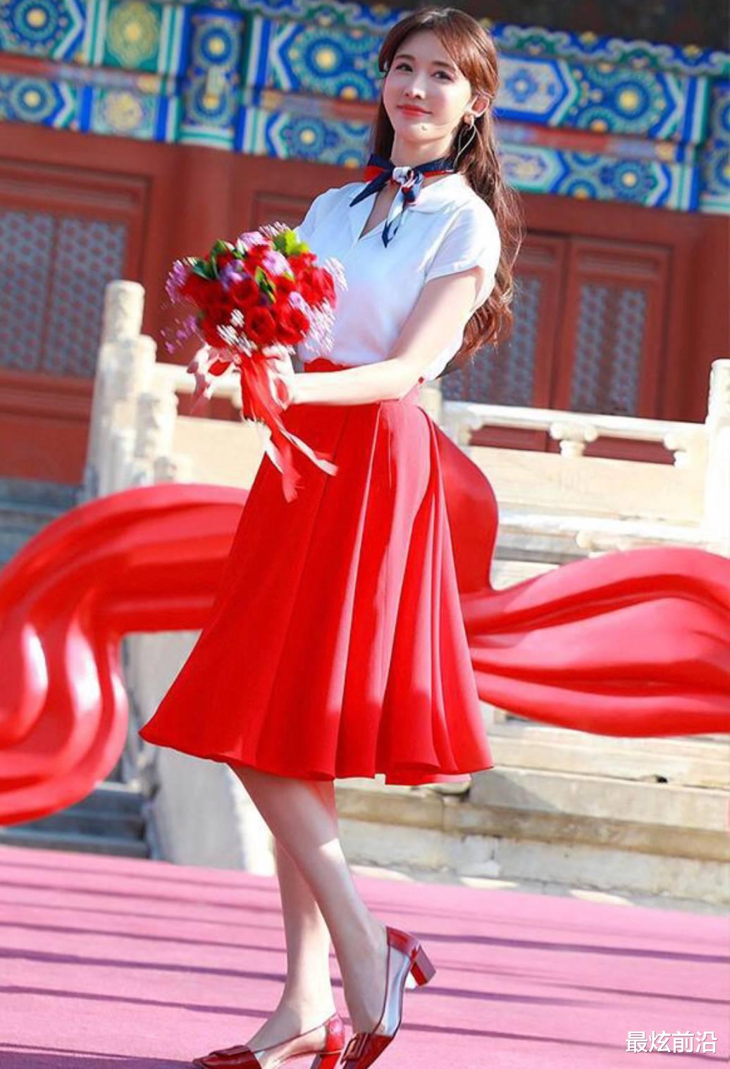 最炫前沿 林志玲罕见和妈妈同框，穿一身白裙清纯少女，妈妈看着更加优雅