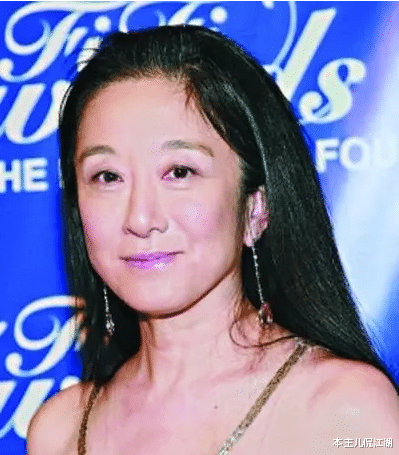 verawang|63岁离婚，牵手27岁男友，身家40亿的王薇薇，邓文迪都要自愧不如