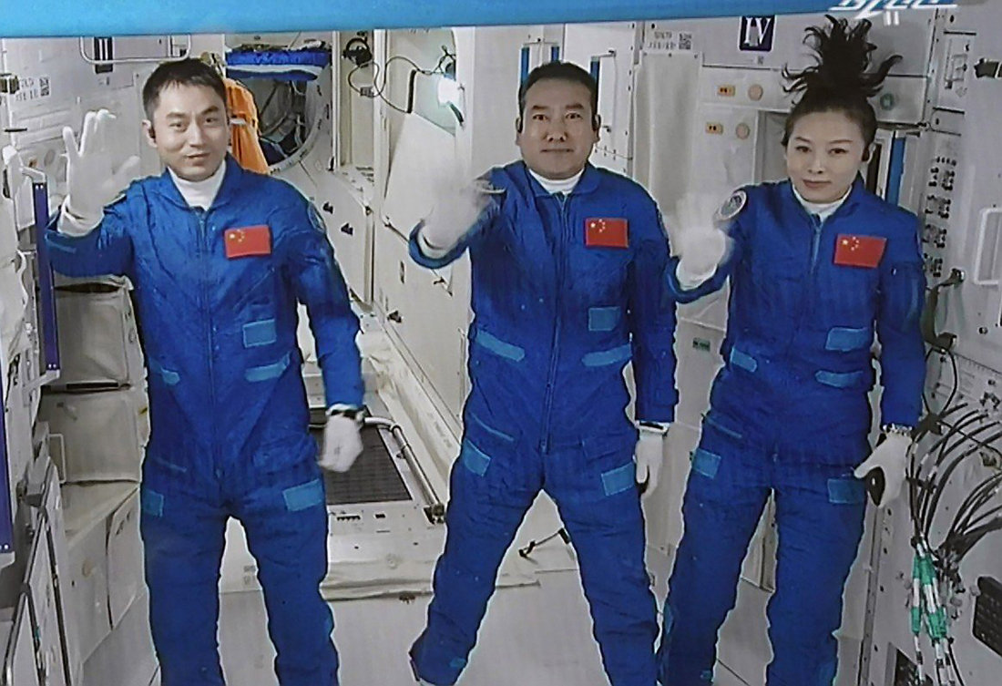 王亚平在太空中变年轻了?“天上一天,地上一年”是真的吗?