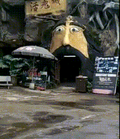 |“从领导办公室出来的女同事,这衣服怎么还穿反了?”