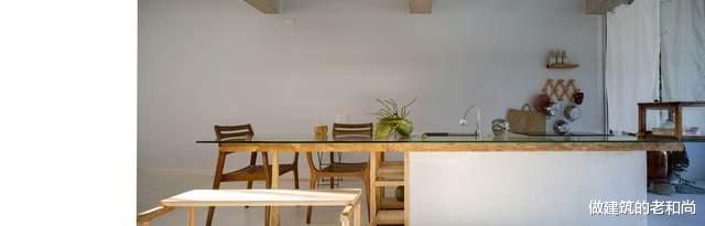 上为|单身独立住宅:在4X17米的地块上为单身汉量身定做的家居空间