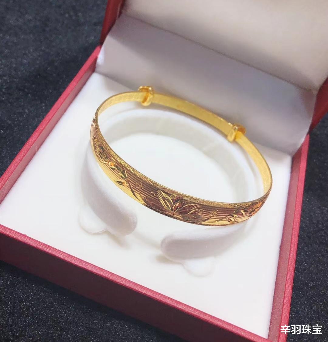 辛羽珠宝 黄金手镯一般多少克，怎么挑选搭配