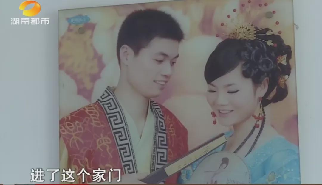 男子网购绿帽子亲手戴上,只为回应妻子
