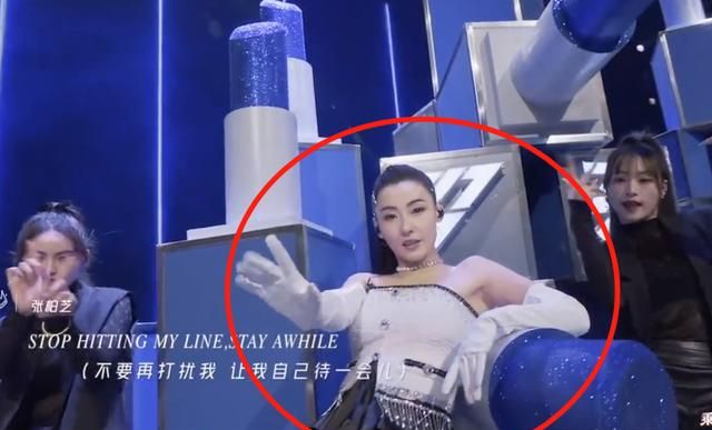张柏芝|40岁张柏芝公演唱rap，我却关注她无美颜生图，真实身材一目了然
