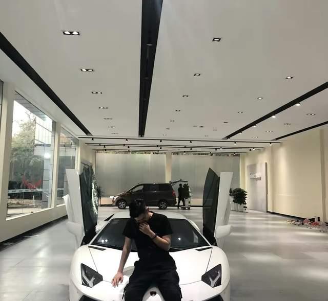 时尚百搭说|郑琴心刚官宣跑车男友就分手？男生删所有视频，琴心点赞分手话题