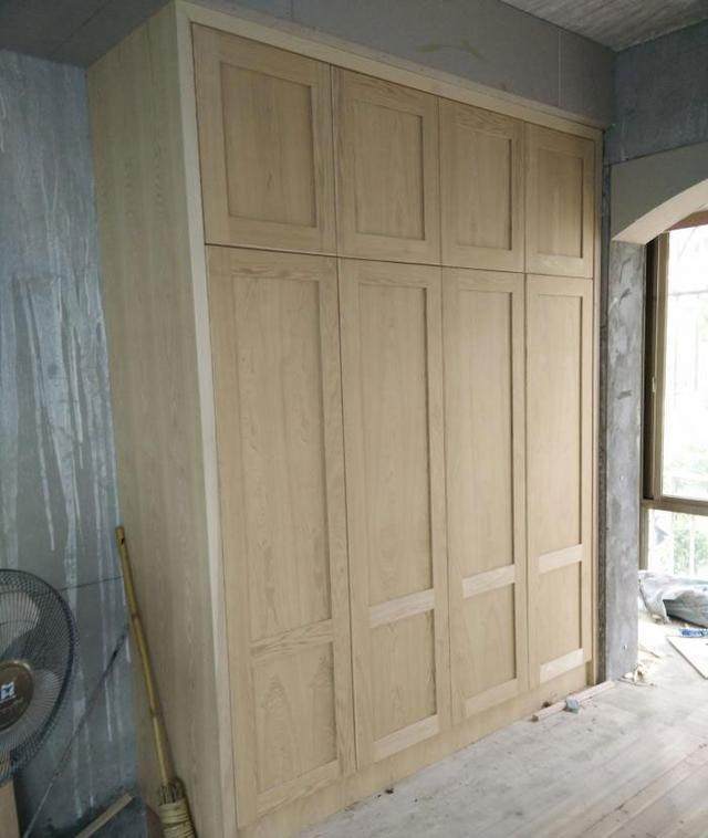 新房装修中，木工加班加点20天做完满屋子家具，工钱17300贵吗？