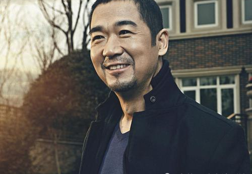 主持人|知名女主持人现场失误，少穿了一件衣服，张国立60分钟没敢转头