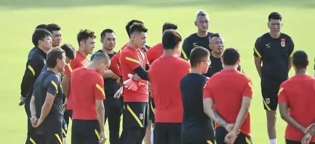 少年阿鱼 一反常态！李铁变助教！足协为赢球自降身份，用外国教练？