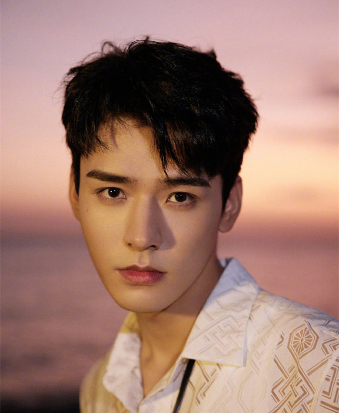 减肥餐 40岁男人长发和短发如何选？避开这几个“坑”，不仅帅气还显年轻