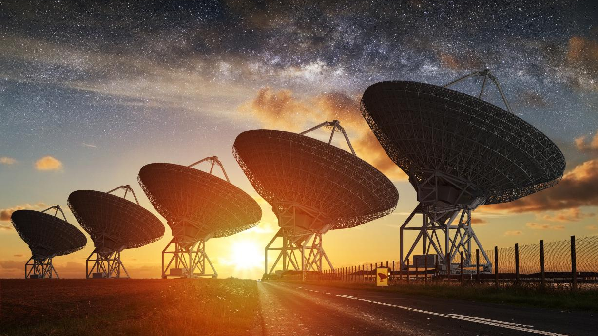 隔离 95光年外，一恒星系向地球发送强无线电信号，人类该如何回信？