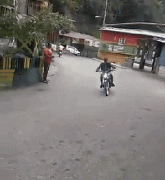 连体|“媳妇回老家买的连体睡衣，看完相片后立马分手，头顶太绿了！”啊哈哈！