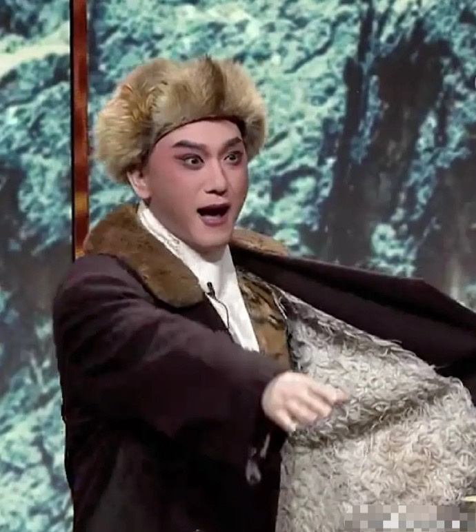 黄子韬|央视春晚很奇妙：周深是男是女？黄子韬四次返场？ 倪妮美腿吸睛