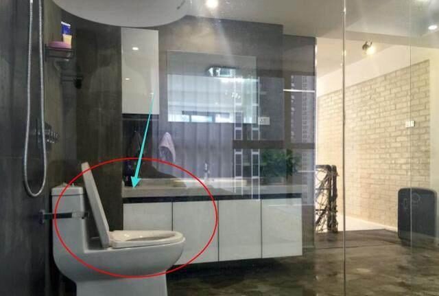 老公硬要用“麻绳”做扶手，主卫全透明，地板铺水泥！谁见过？