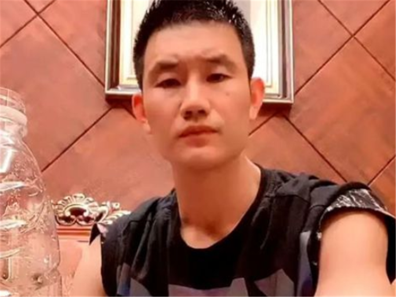 央视|网红谢孟伟再翻车，卖临期牛肉还嘴硬，强调时间未到不算过期